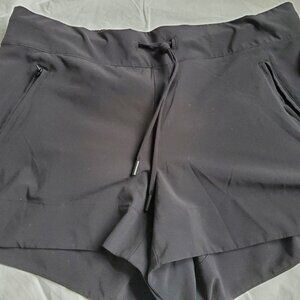 Athleta shorts size 10 front zip pockets